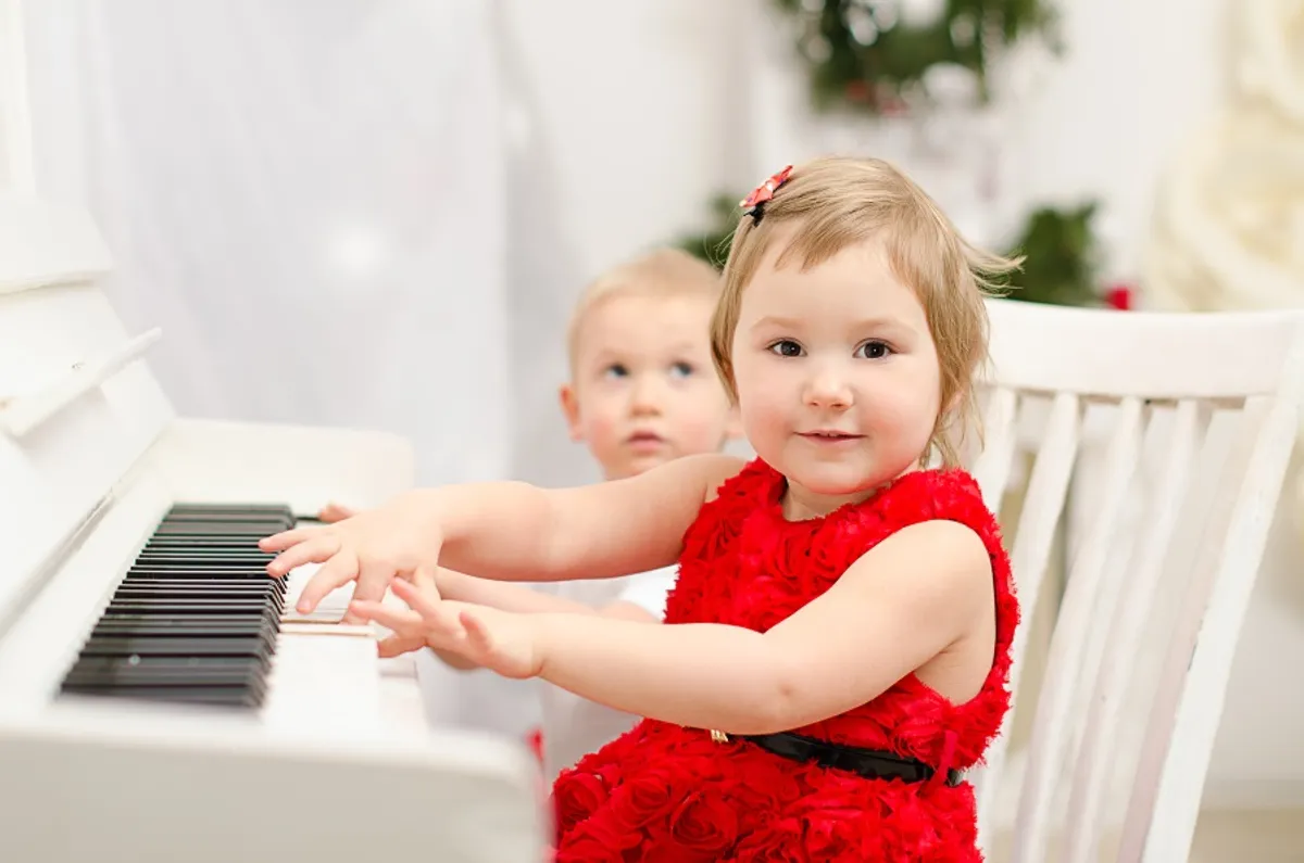 Two children at the piano during a lesson with Valentyna.