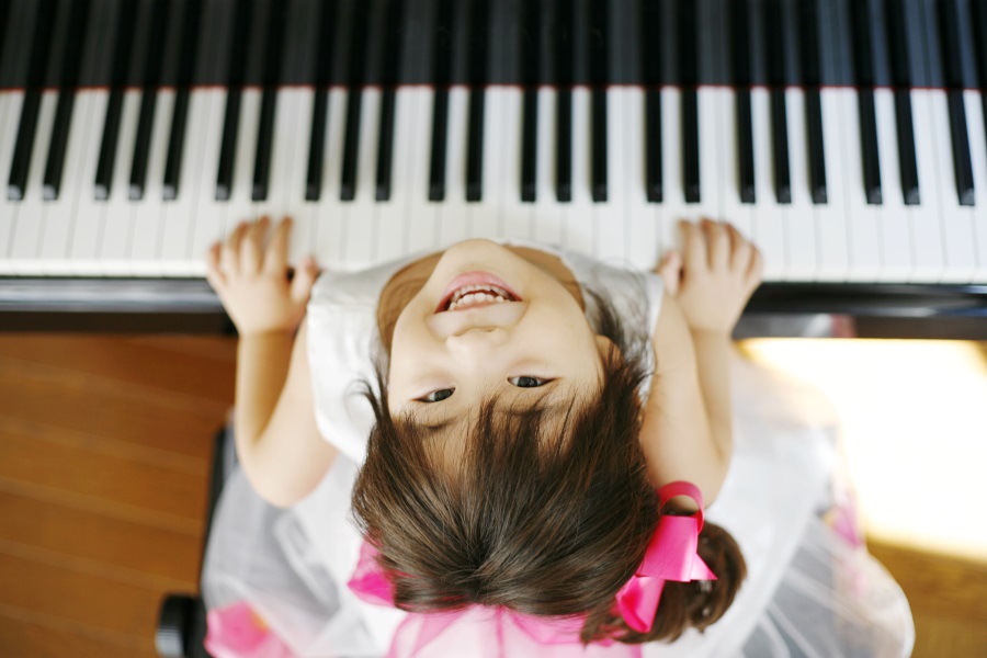 Piano Lessons VK in Kanata, Ontario. Let's Play Piano!